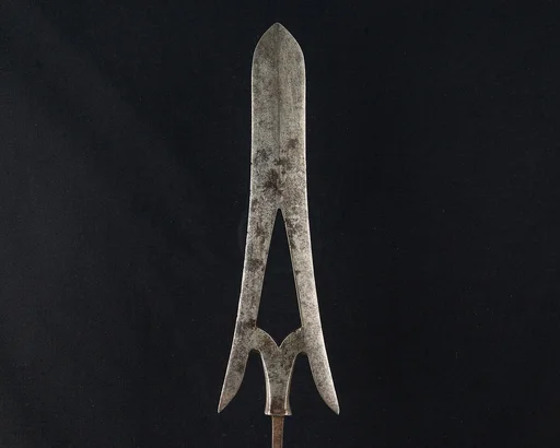 Arrowhead (<i>Yanone</i>)