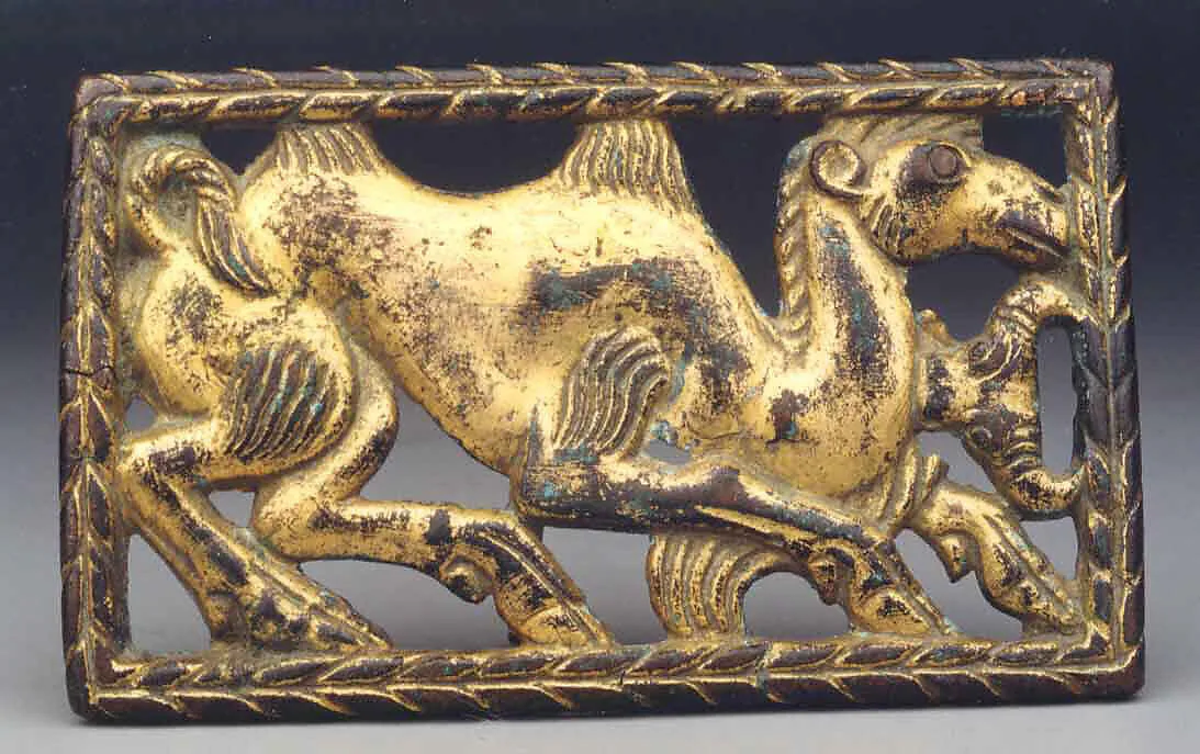 鎏金駝紋青銅飾板|Plaque with Bactrian Camel — Unknown