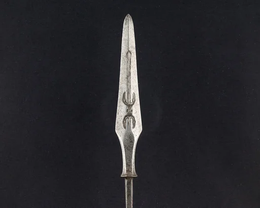 Arrowhead (<i>Yanone</i>)