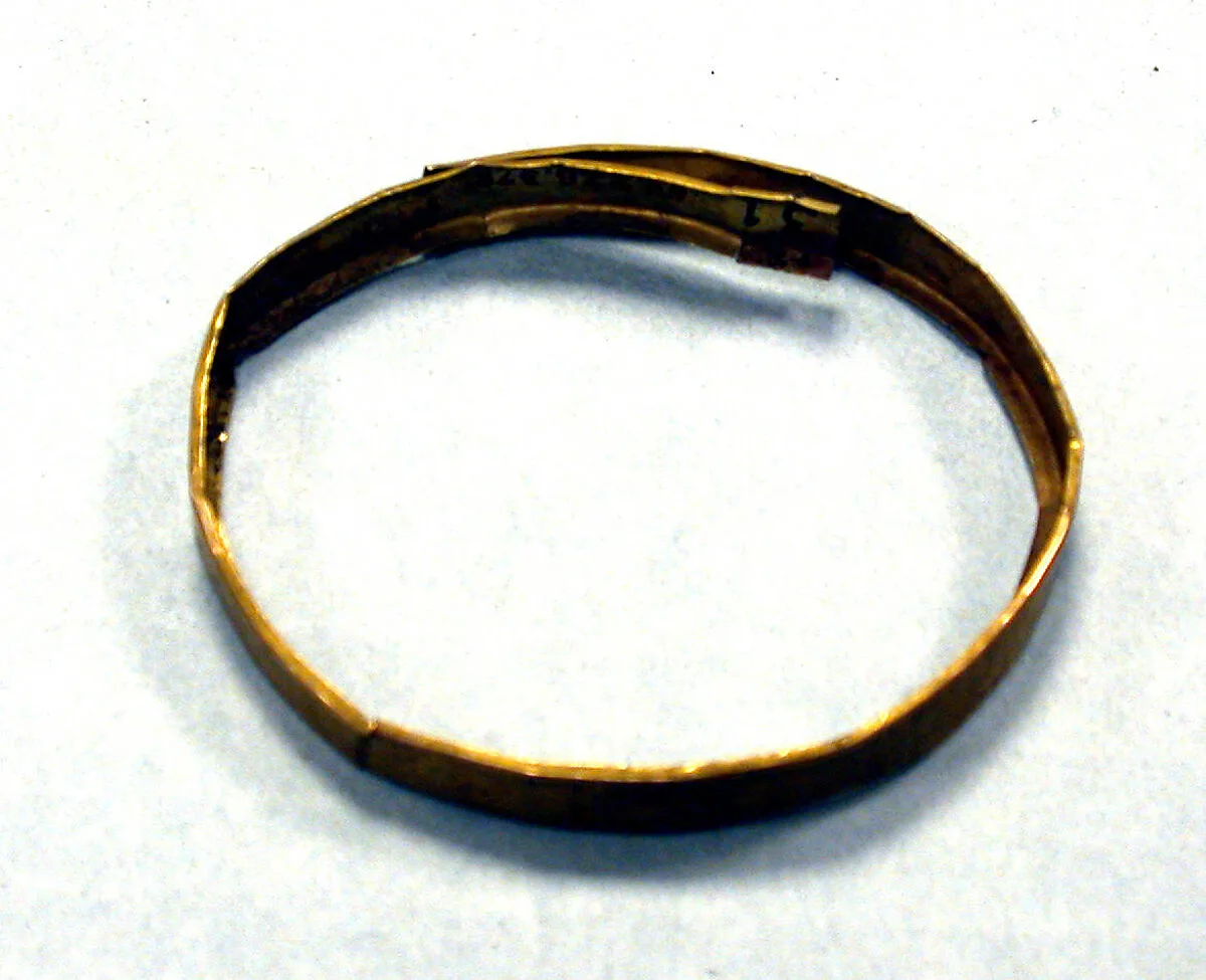 Hammered Gold Band — Unknown