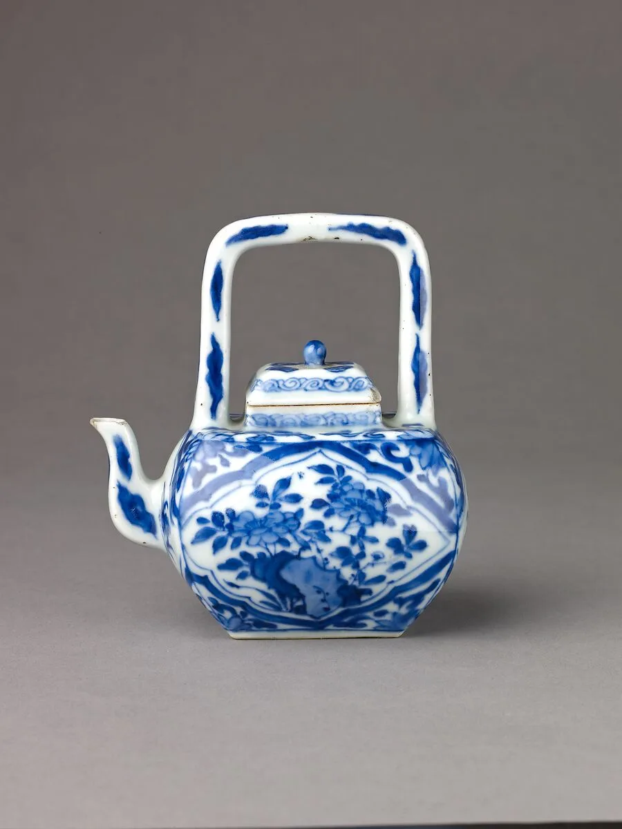 Small covered wine pot or teapot — Chinese