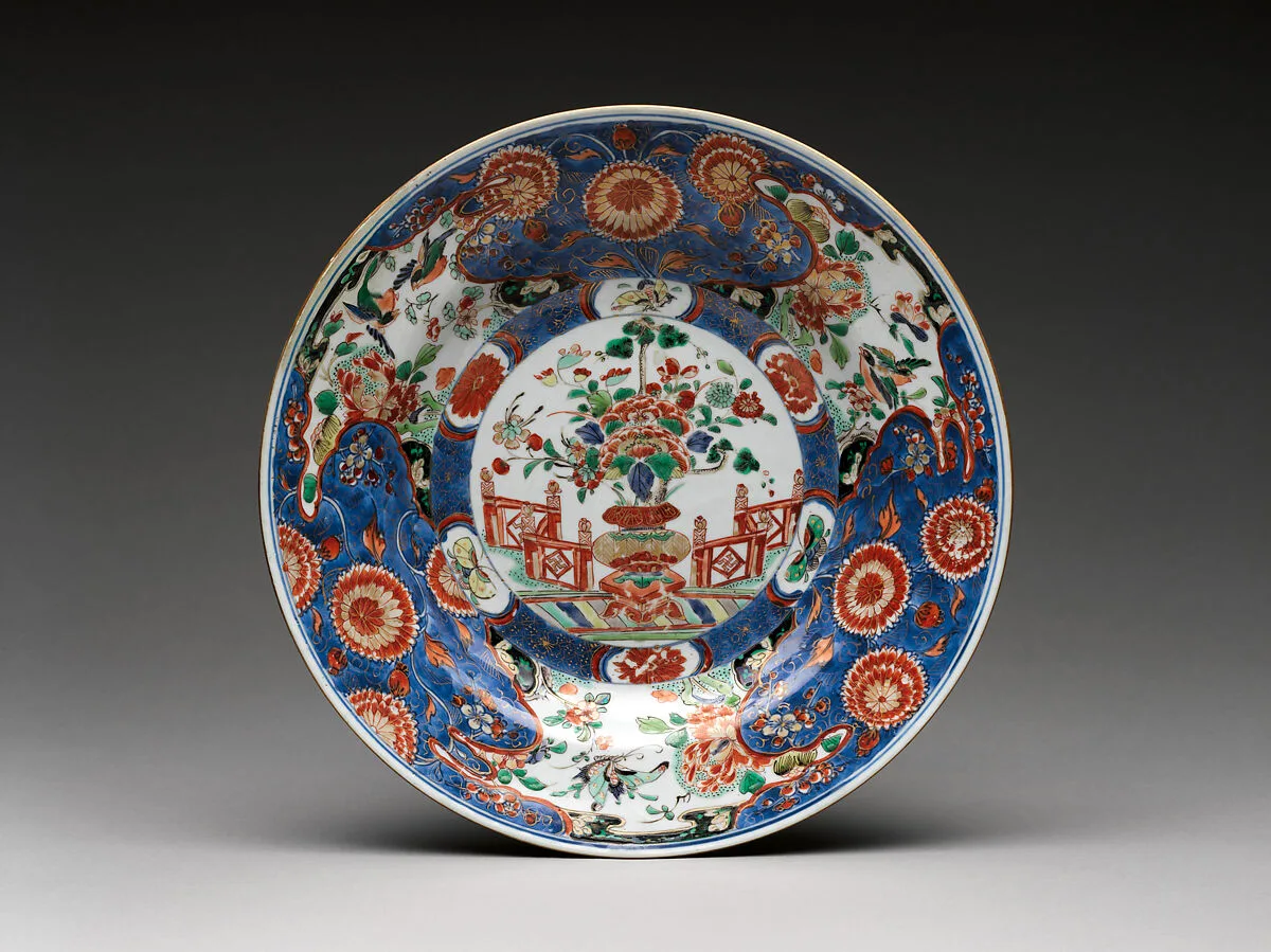 Dish with a vase of flowers — Unknown