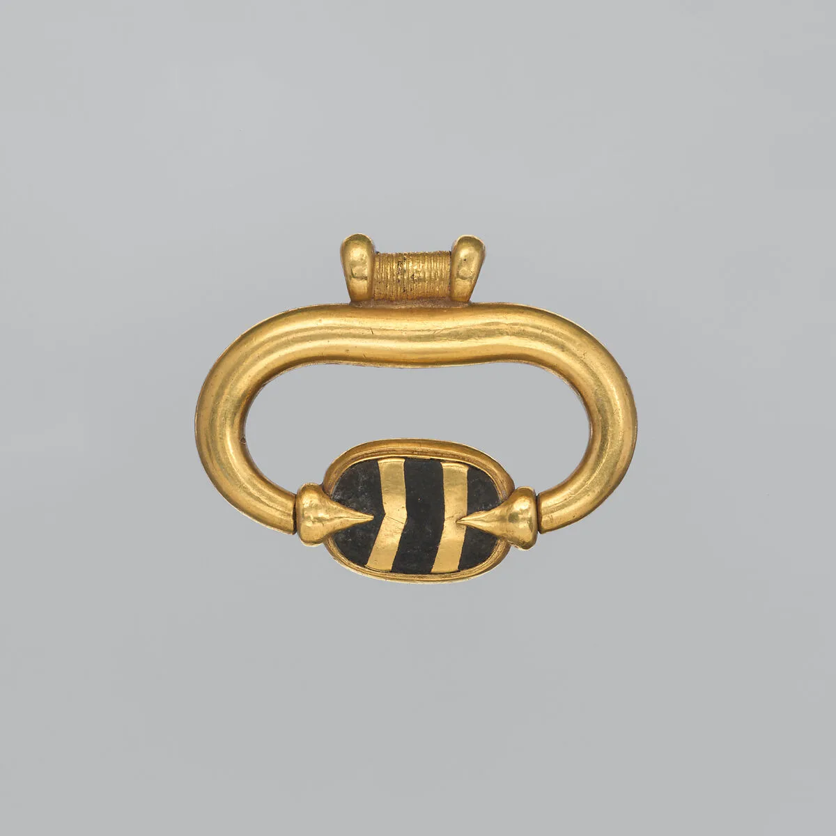 Gold and lapis lazuli pendant ring — Unknown