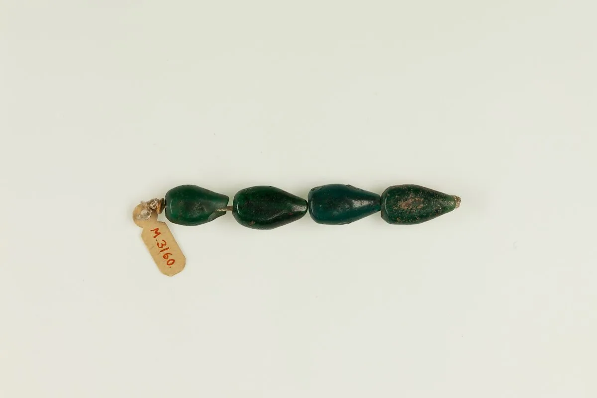 String of 4 pear-shaped beads — Unknown