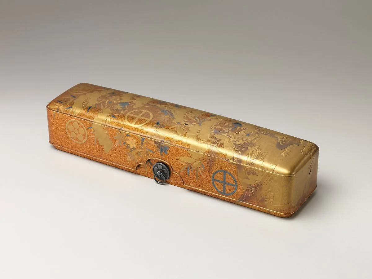 松竹桜家紋散し蒔絵長文箱|Letter Box with Pine, Bamboo, Plum Blossom, and Family Crests — Unknown