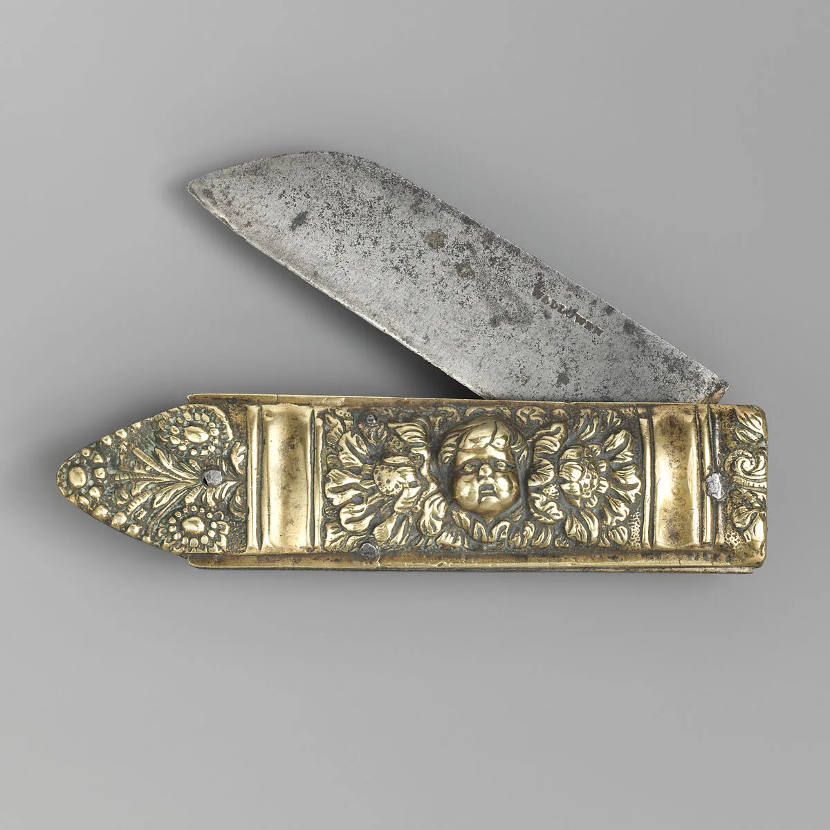 Clasp knife with cherub's head — Unknown