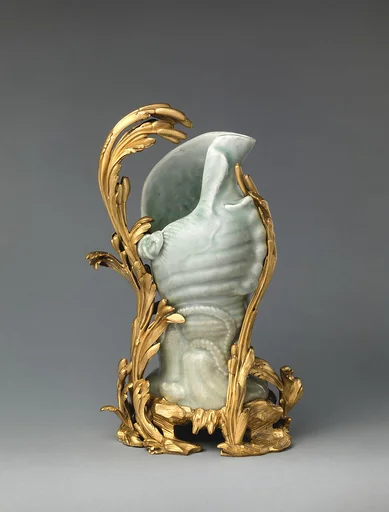 Ewer in the form of a conch shell