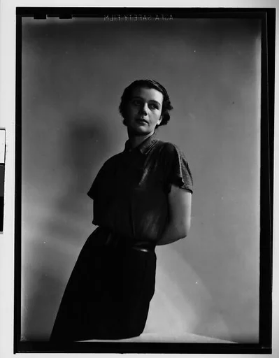 [Mia Fritsch]