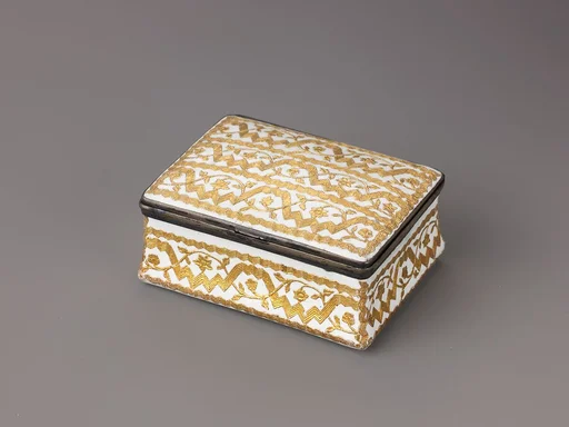 Snuffbox with Trellis Patterns