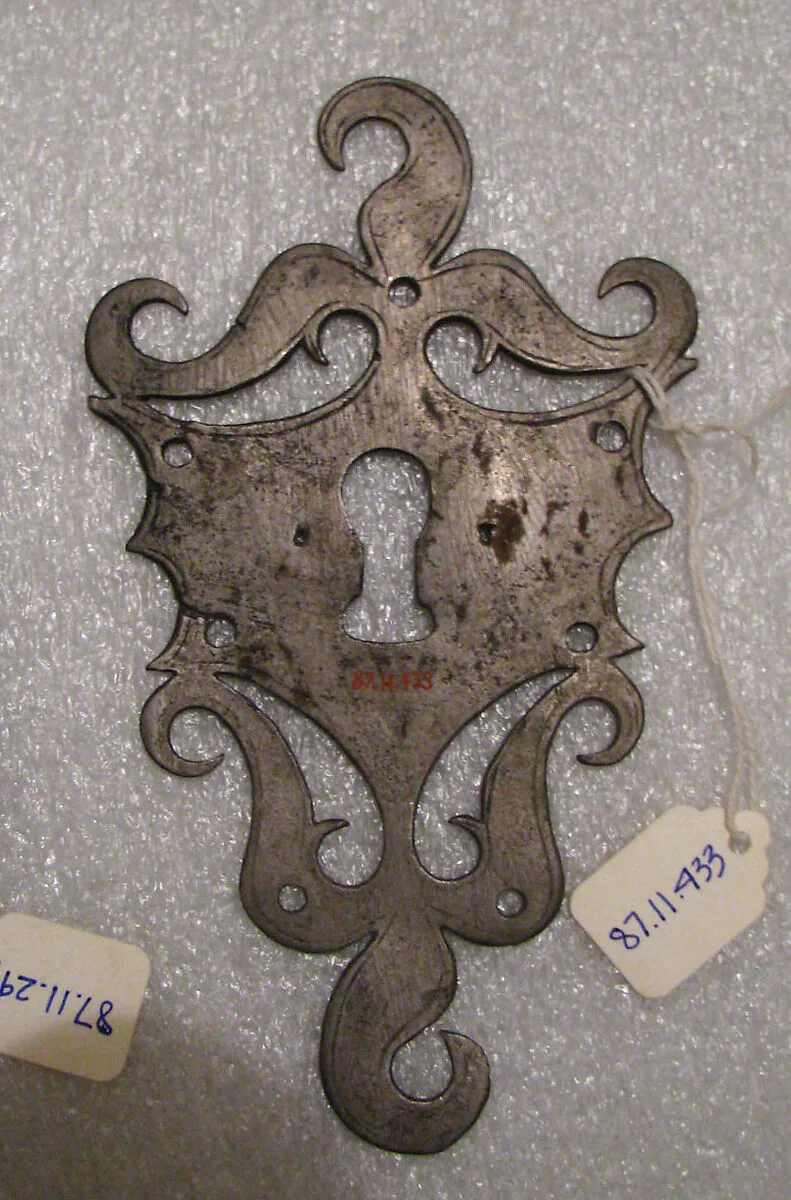 Escutcheon of lock — Unknown