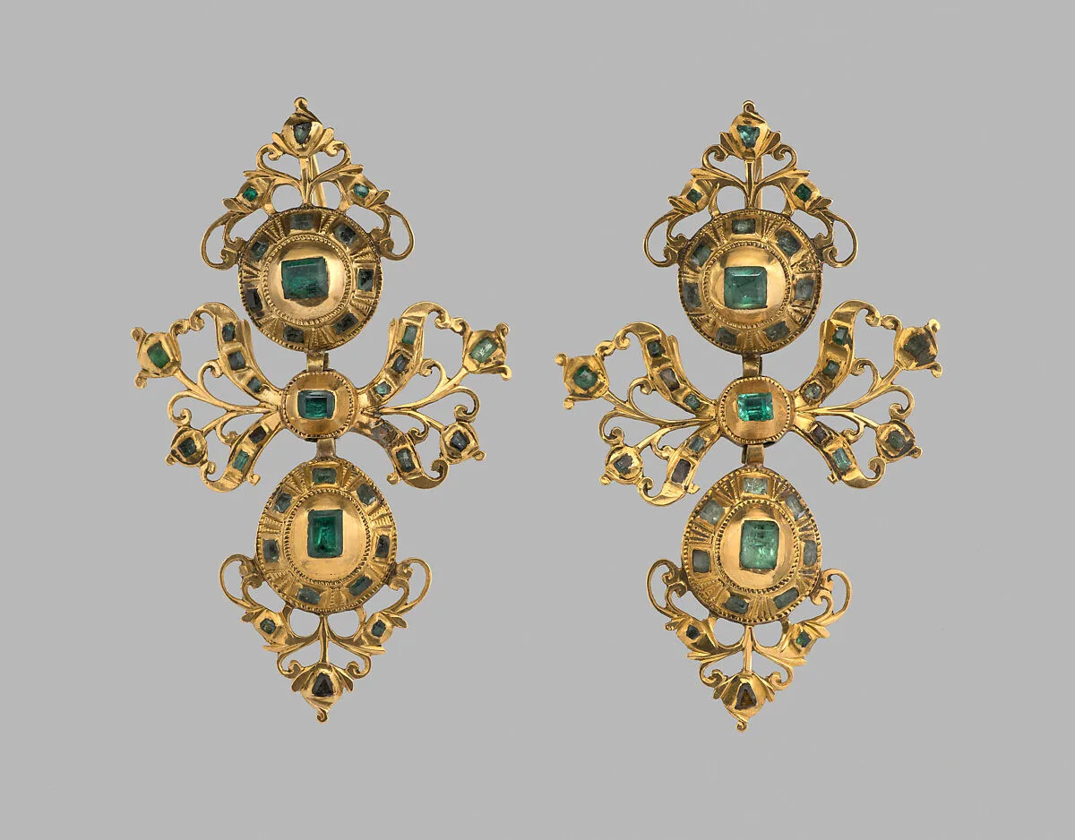 Pair of earrings — Unknown