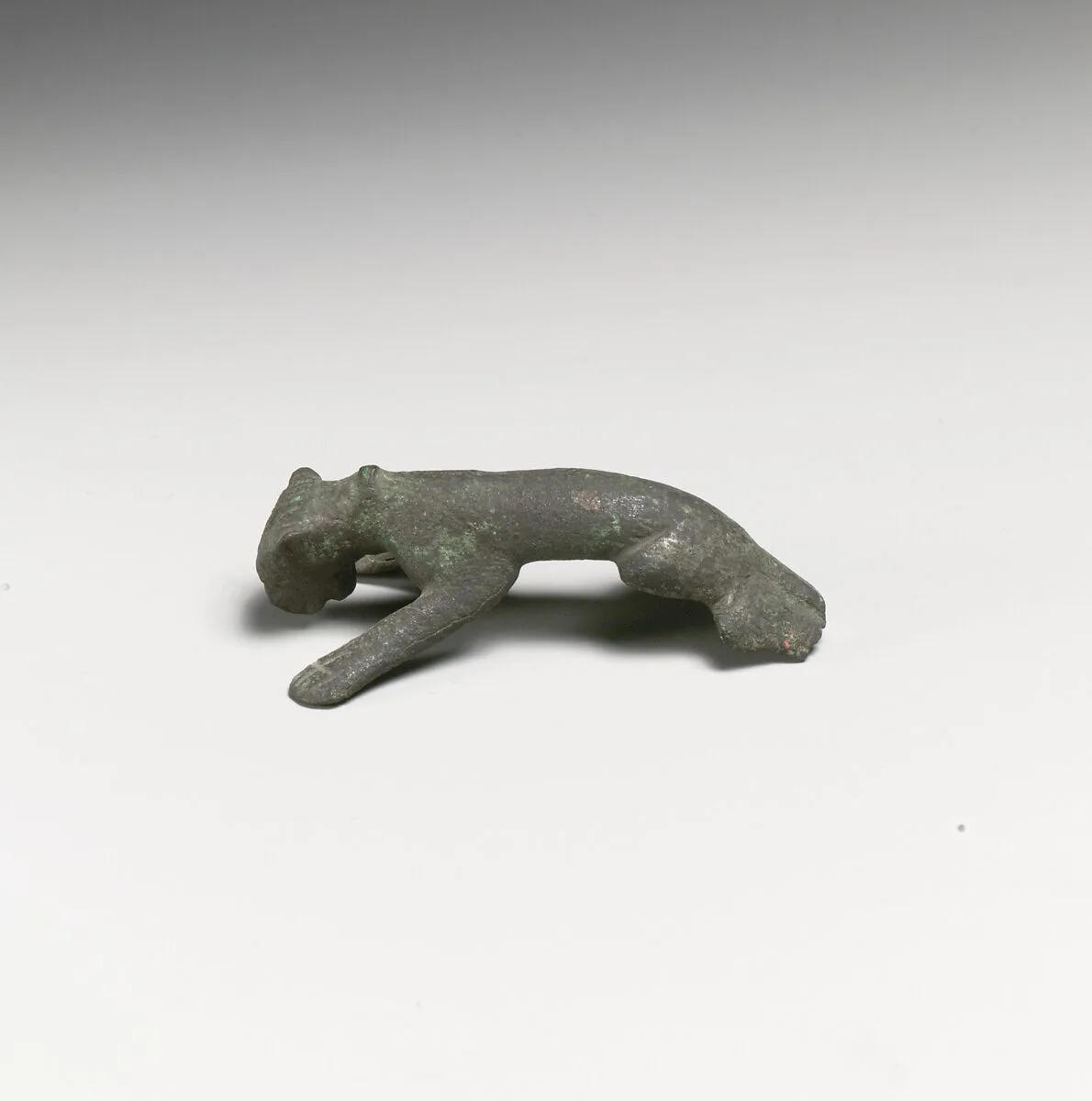 Handle in the form of a panther — Unknown