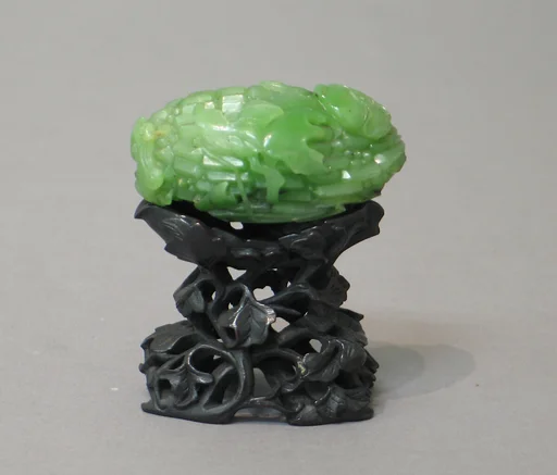 清中期  翡翠苦瓜鎮|Paperweight in the shape of a bitter melon