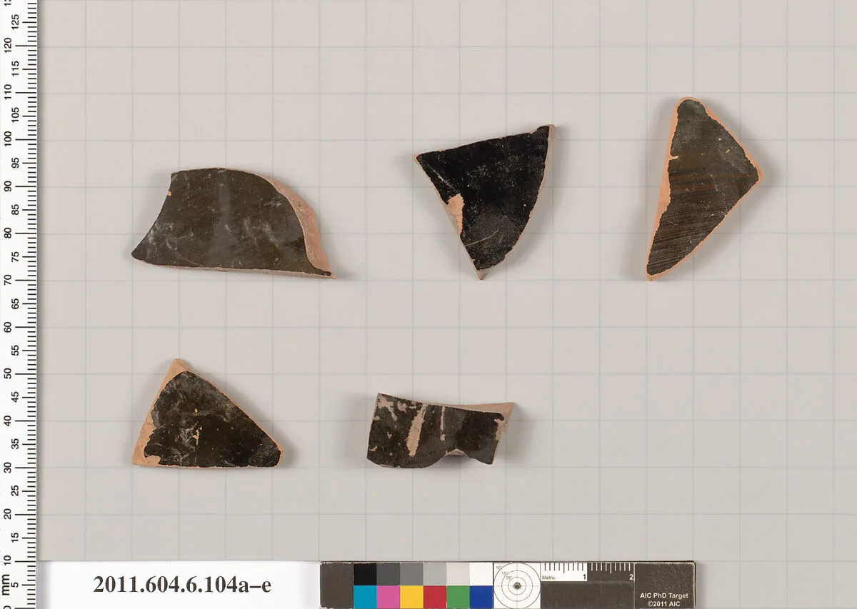 Terracotta fragments of closed shapes — Unknown