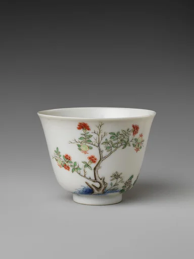 清康熙 景德鎮窯青花五彩瓷月令花卉杯|Monthly flower cup (from set of twelve)