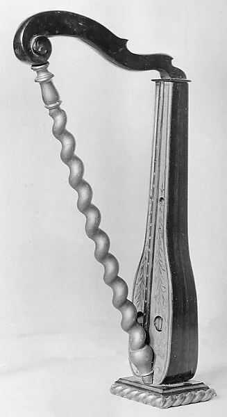 Portable Harp — P. Mantzi (or Mantz)