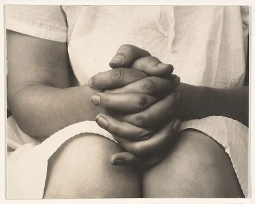 Georgia O'Keeffe–Hands