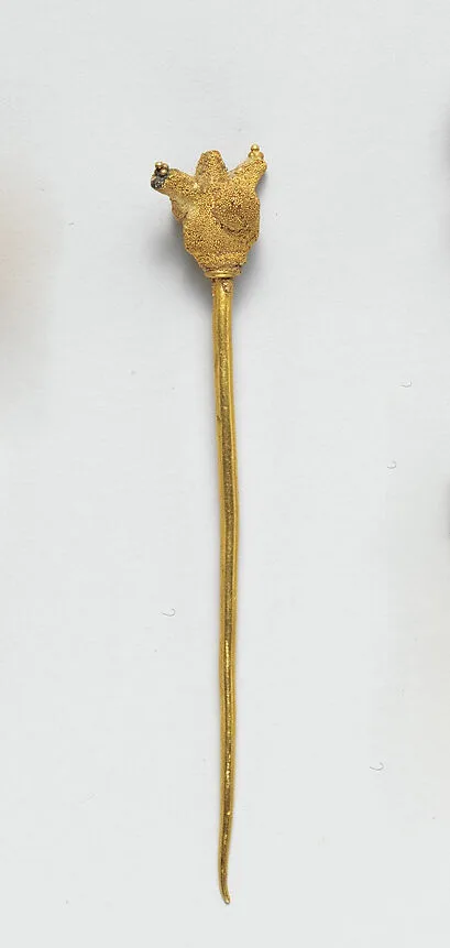 Gold pin — Unknown