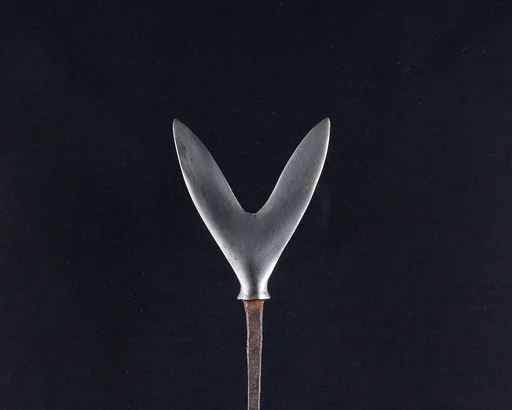 Arrowhead (<i>Yanone</i>)