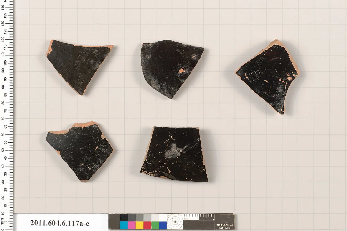 Terracotta fragments of closed shapes — Unknown