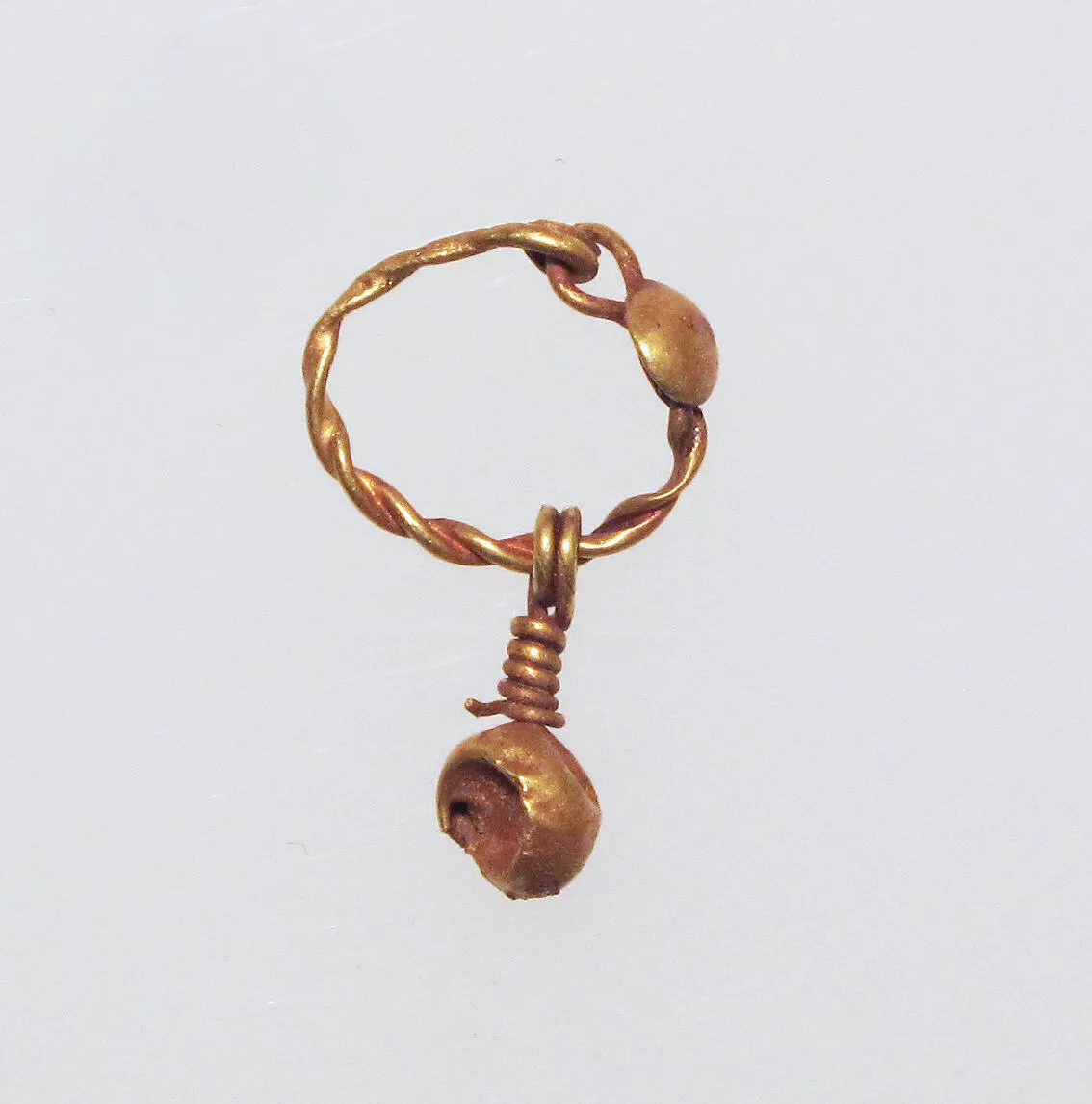 Gold earring with disc and pendant — Unknown