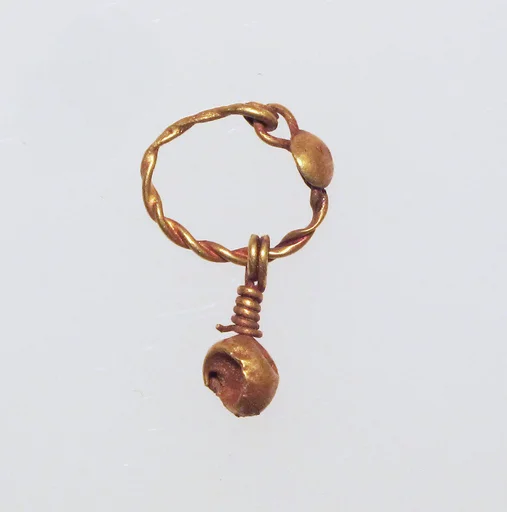 Gold earring with disc and pendant
