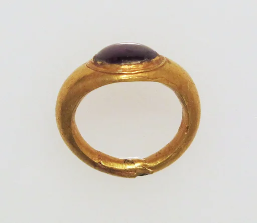 Ring with garnet