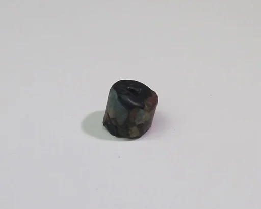 Splash-decorated bead