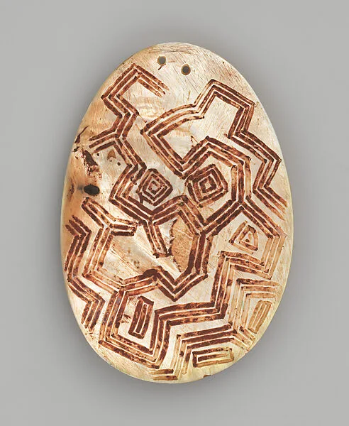 Engraved pearl shell (riji, or jakoli, longkalongka) — Unknown