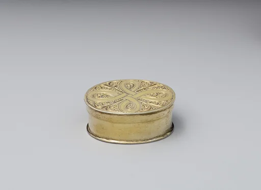 Miniature box with cover