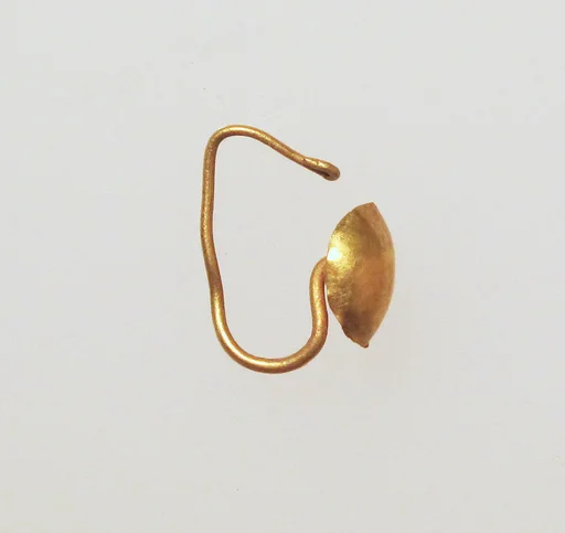 Earring with plain loop and disc