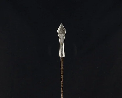 Arrowhead (<i>Yanone</i>)