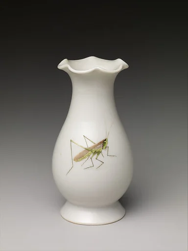 近代 景德鎮窯粉彩蟈蟈紋花口瓶一對|Vase decorated with katydids