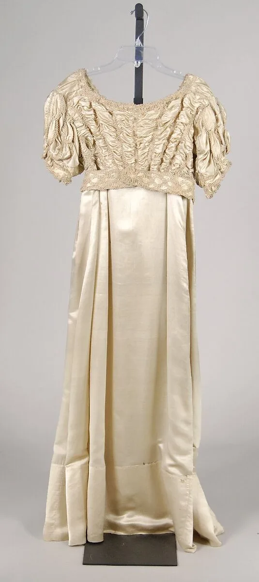 Wedding dress — Unknown