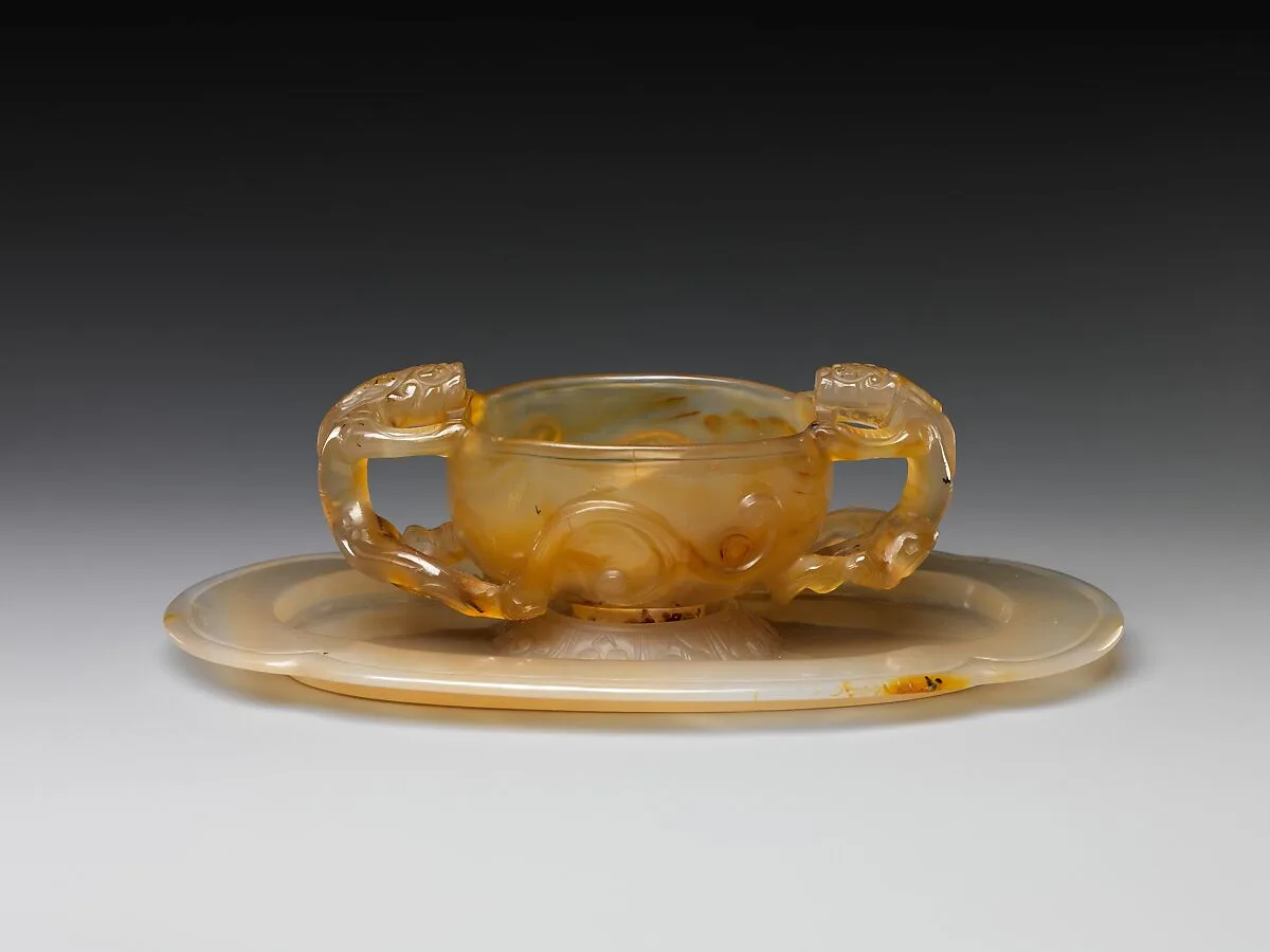 清 瑪瑙雙螭杯|Cup with dragon handles and saucer — Unknown