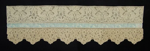 Bed curtain border