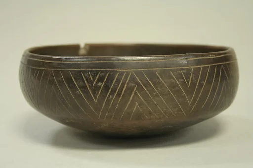Bowl with geometric pattern