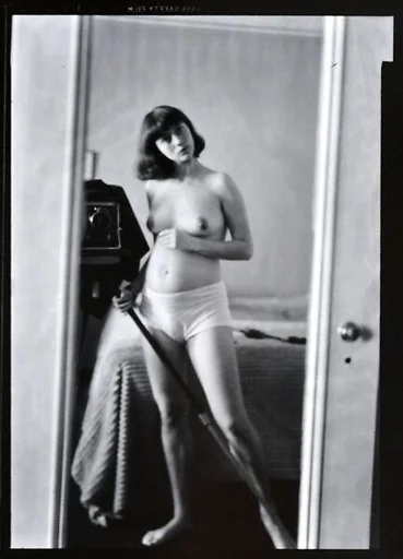 Self-Portrait pregnant, N.Y.C.