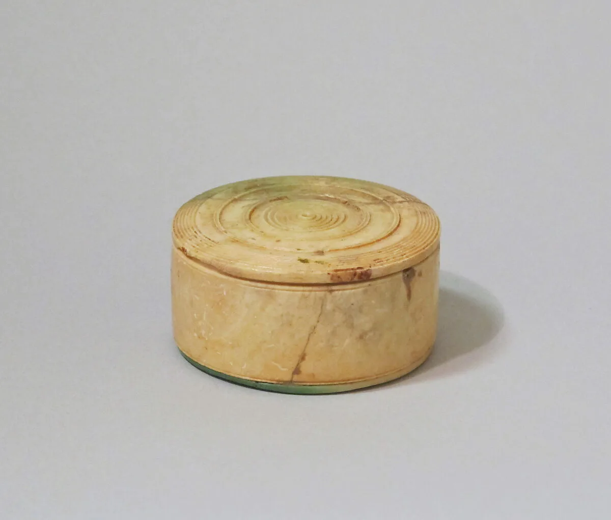 Bone pyxis (box with lid) — Unknown