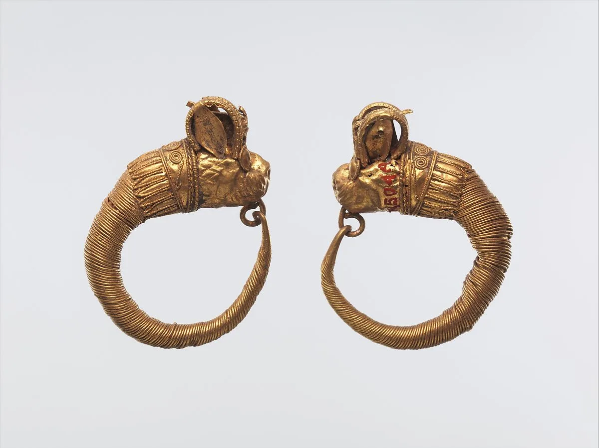 Earrings with lion-griffin terminal — Unknown