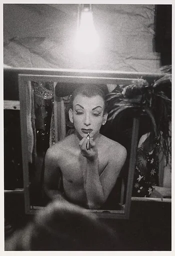 Female impersonator putting on lipstick, Hempstead, L.I.