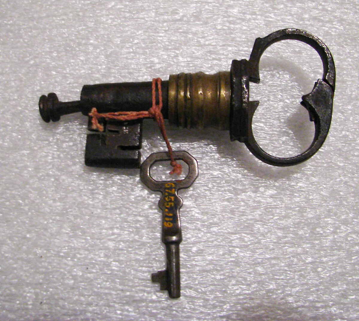 Key padlock — Unknown