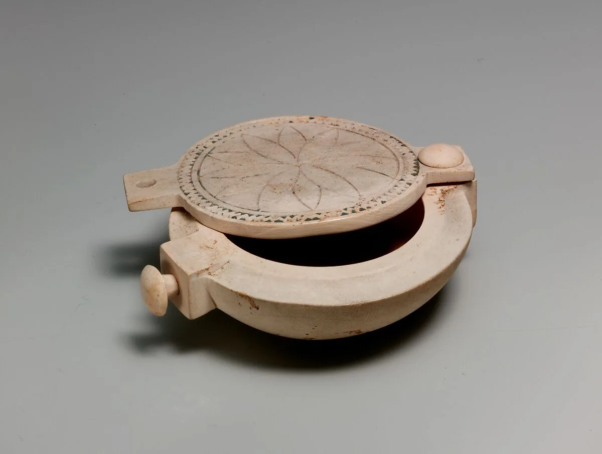 Cosmetic Box with a Swivel Top — Unknown