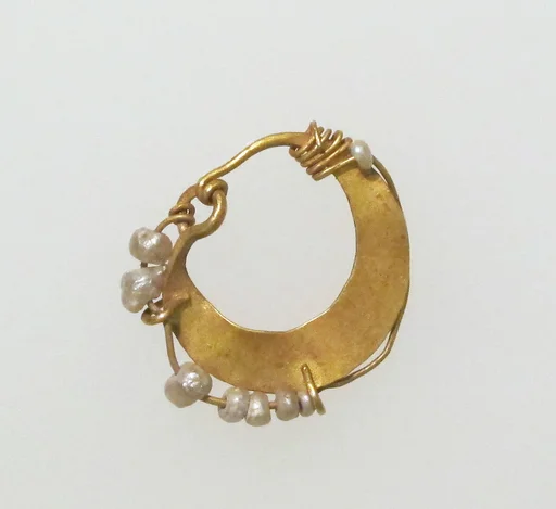 Earring, crescent-shaped