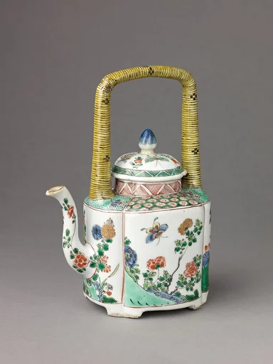 Small covered wine pot or teapot