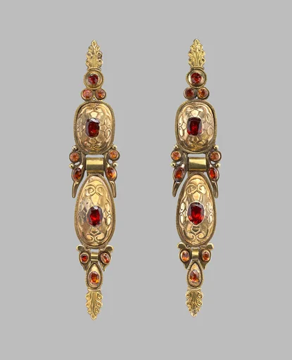 Pair of earrings