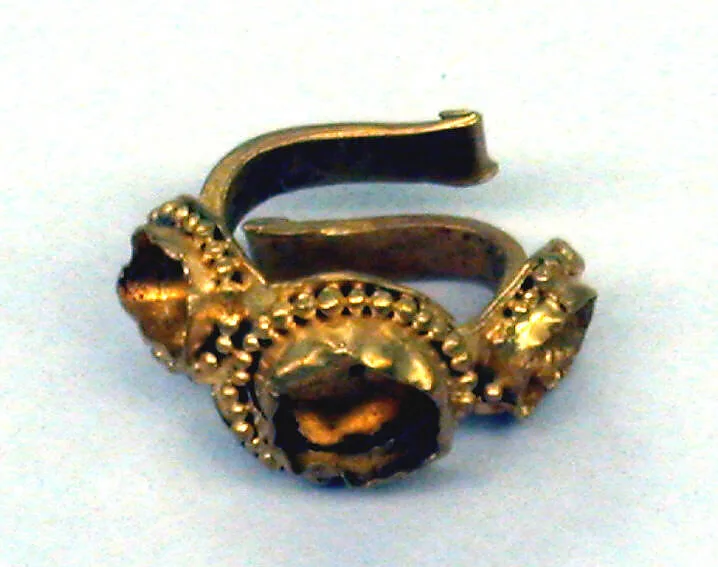 Garment Clasp — Unknown