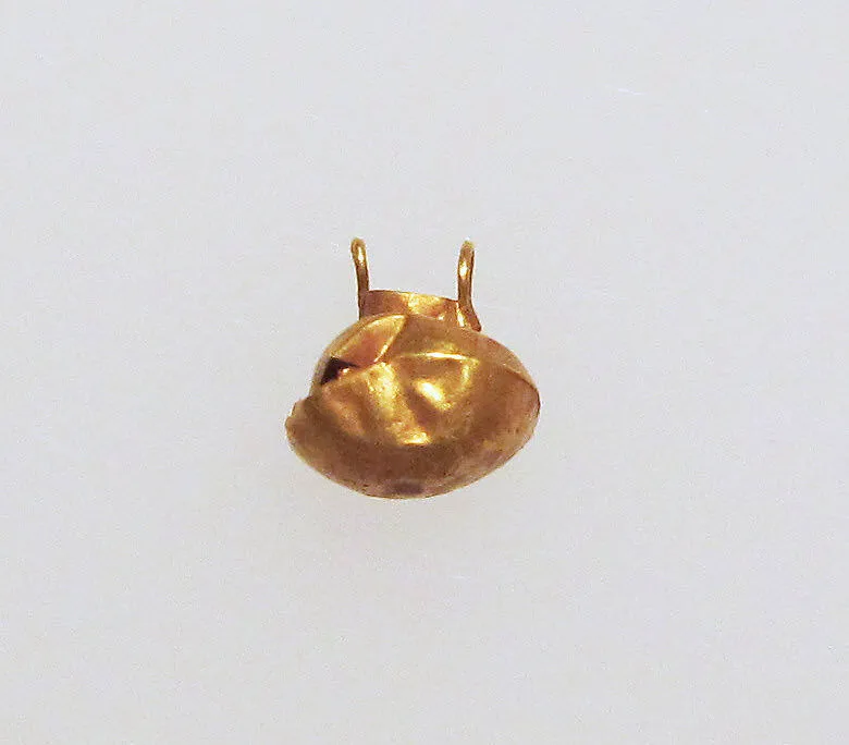 Pendant in the form of a vase — Unknown