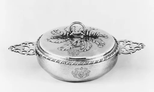 Bowl with cover (Écuelle)