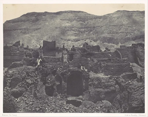 Thebes. Médinet-Habou. Runes de la ville de Papa